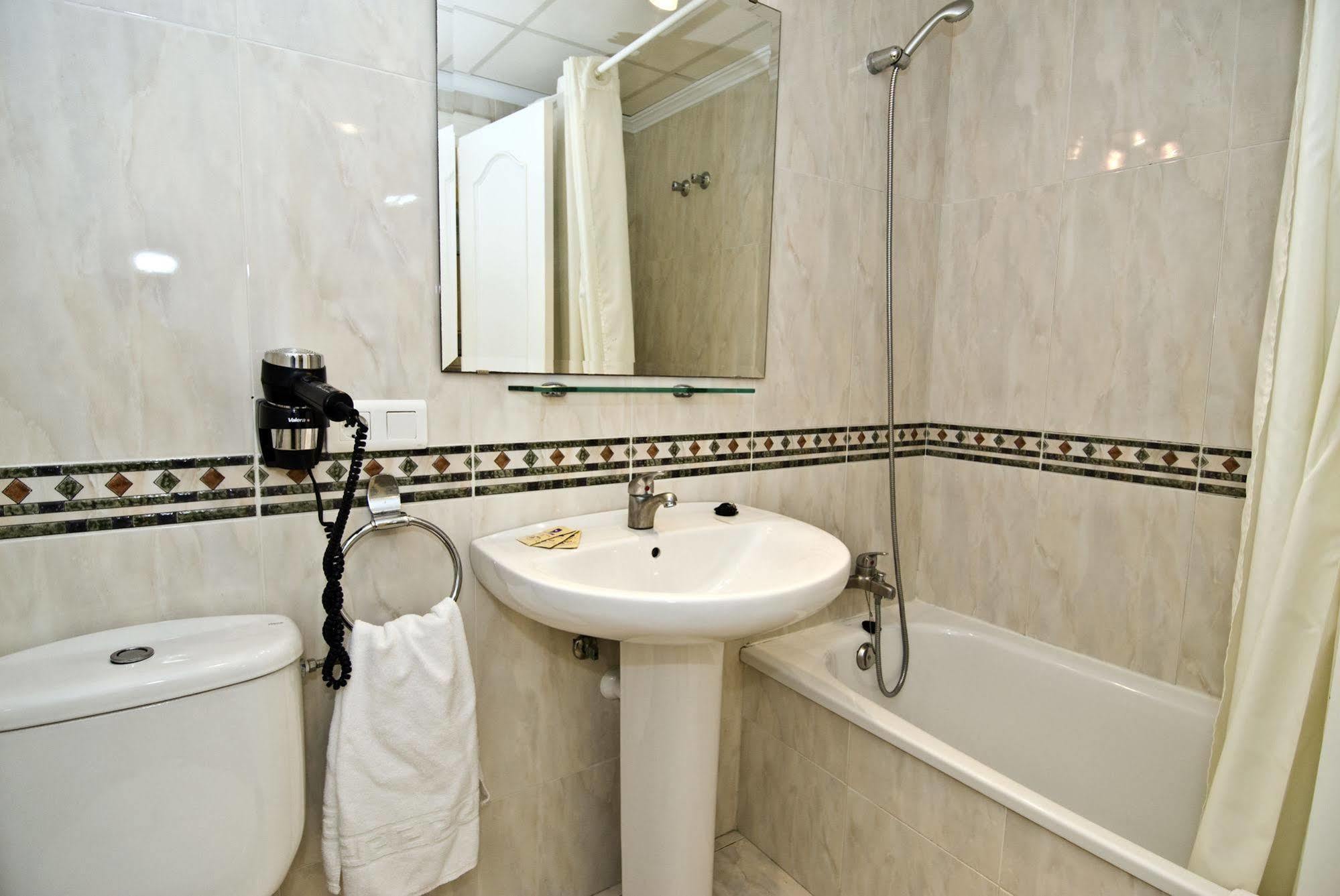 Apartamentos Hc Burriana Playa Nerja Buitenkant foto