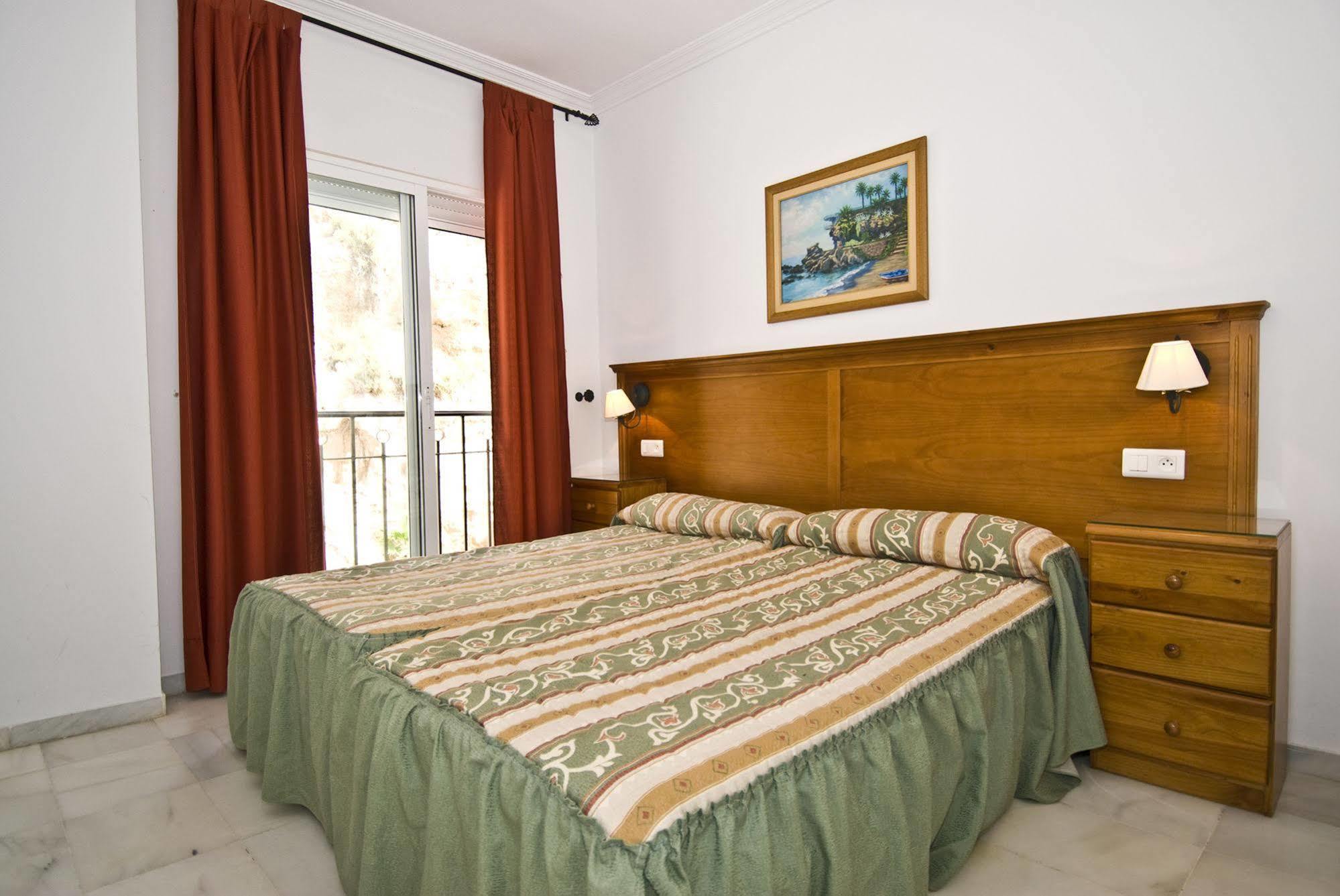 Apartamentos Hc Burriana Playa Nerja Buitenkant foto