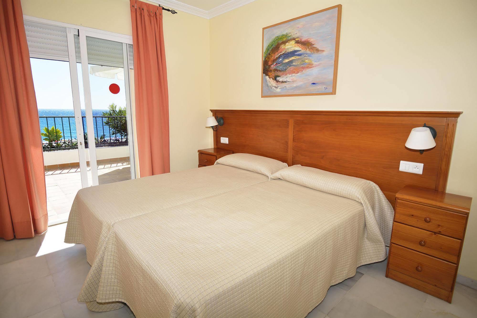 Apartamentos Hc Burriana Playa Nerja Buitenkant foto