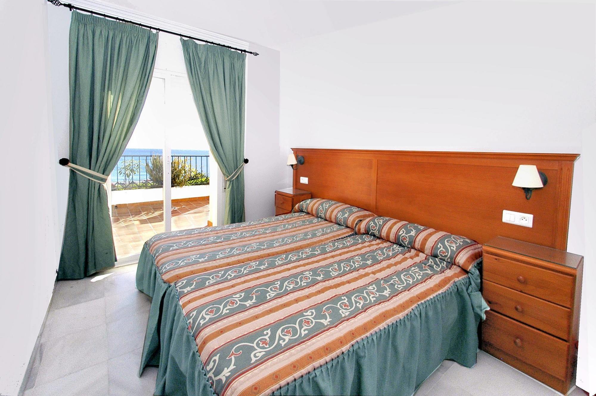 Apartamentos Hc Burriana Playa Nerja Buitenkant foto