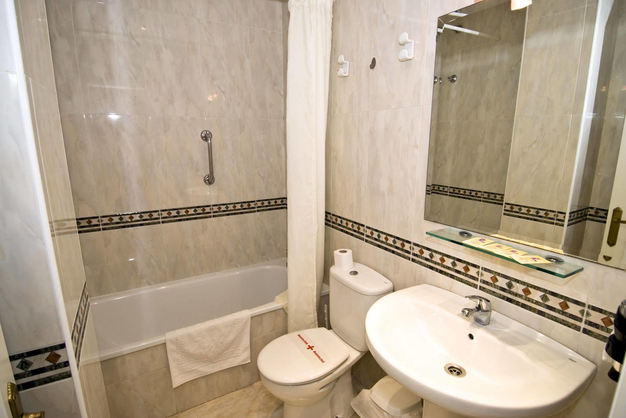 Apartamentos Hc Burriana Playa Nerja Buitenkant foto