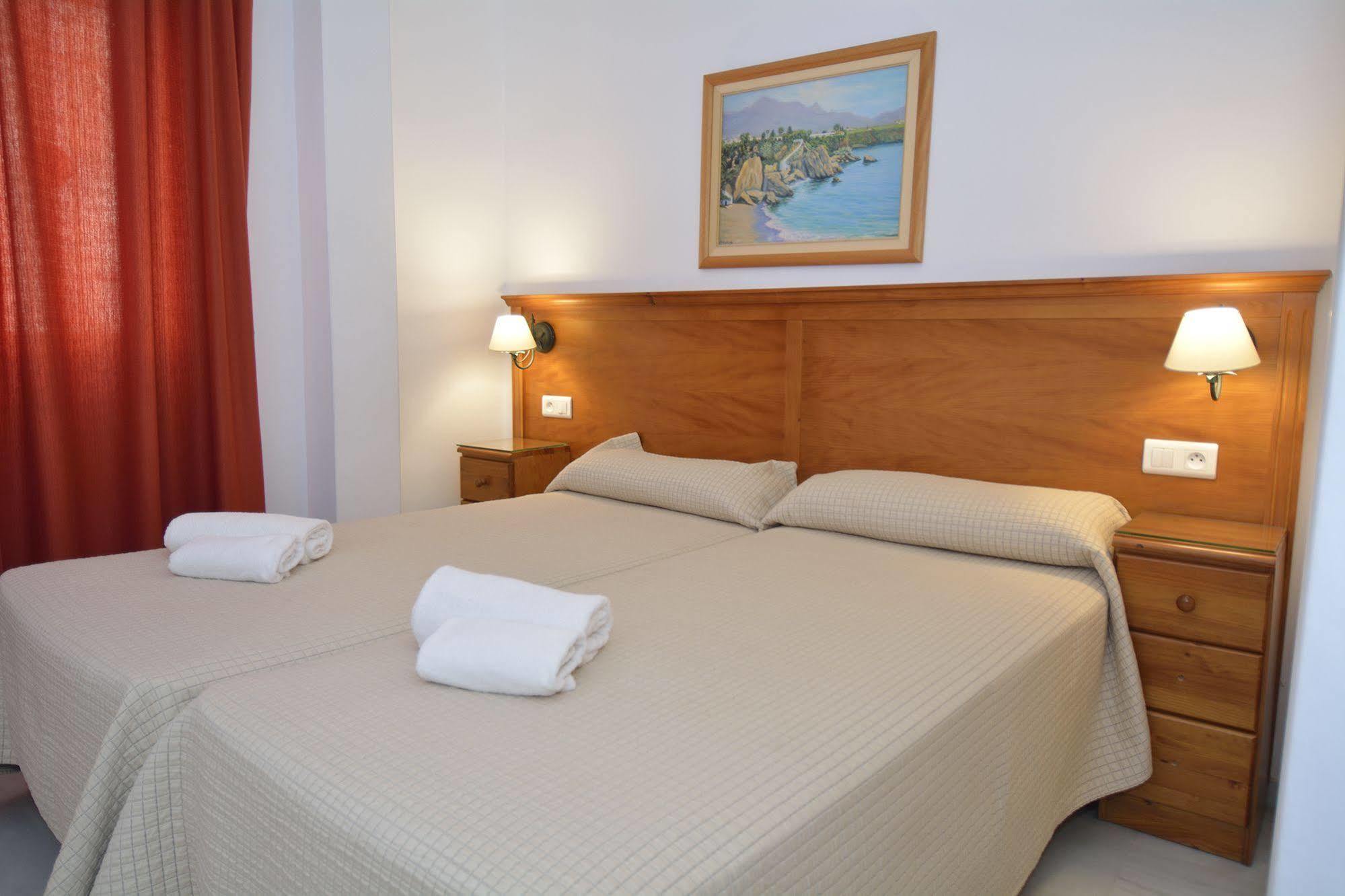 Apartamentos Hc Burriana Playa Nerja Buitenkant foto