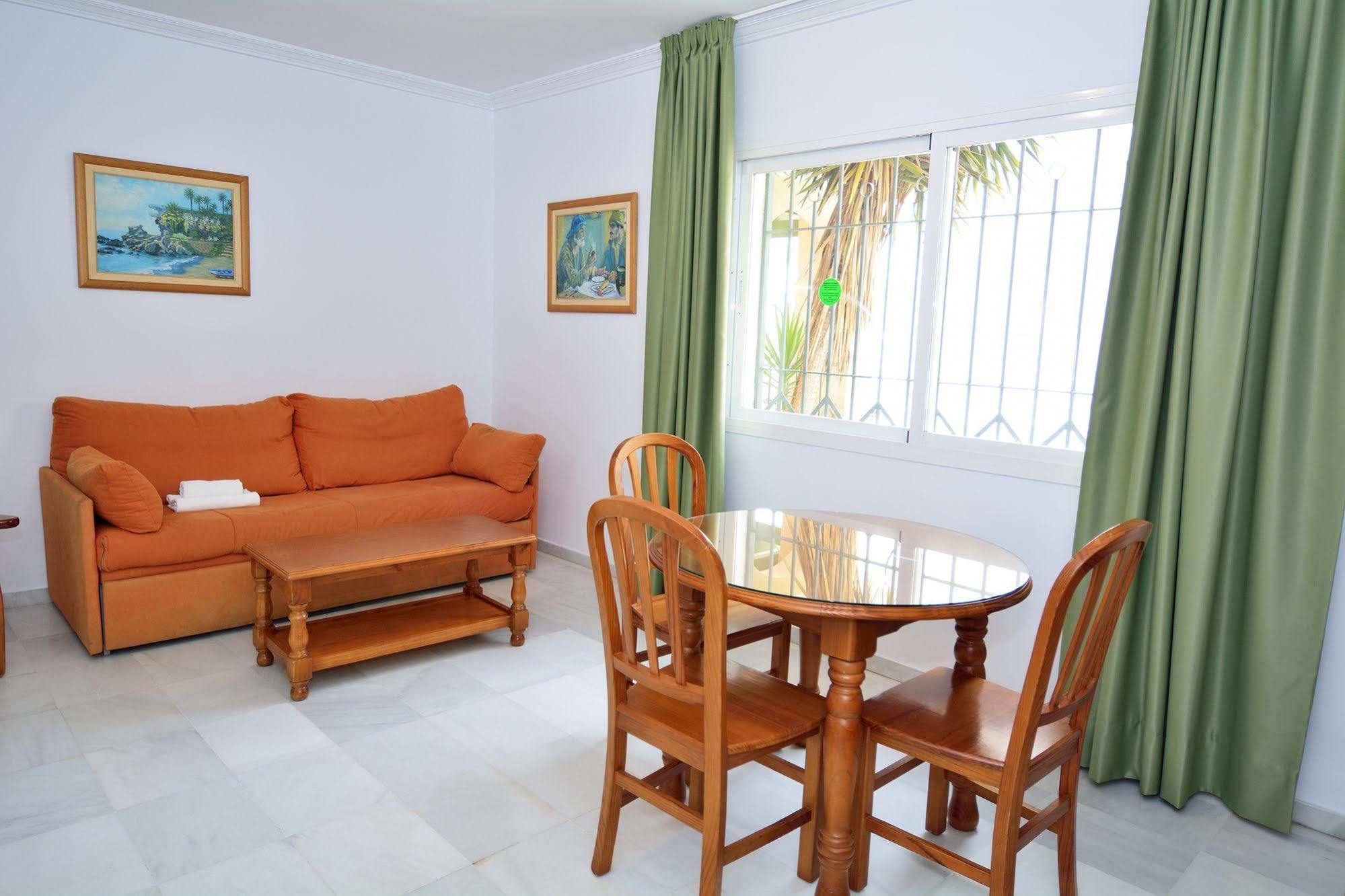 Apartamentos Hc Burriana Playa Nerja Buitenkant foto