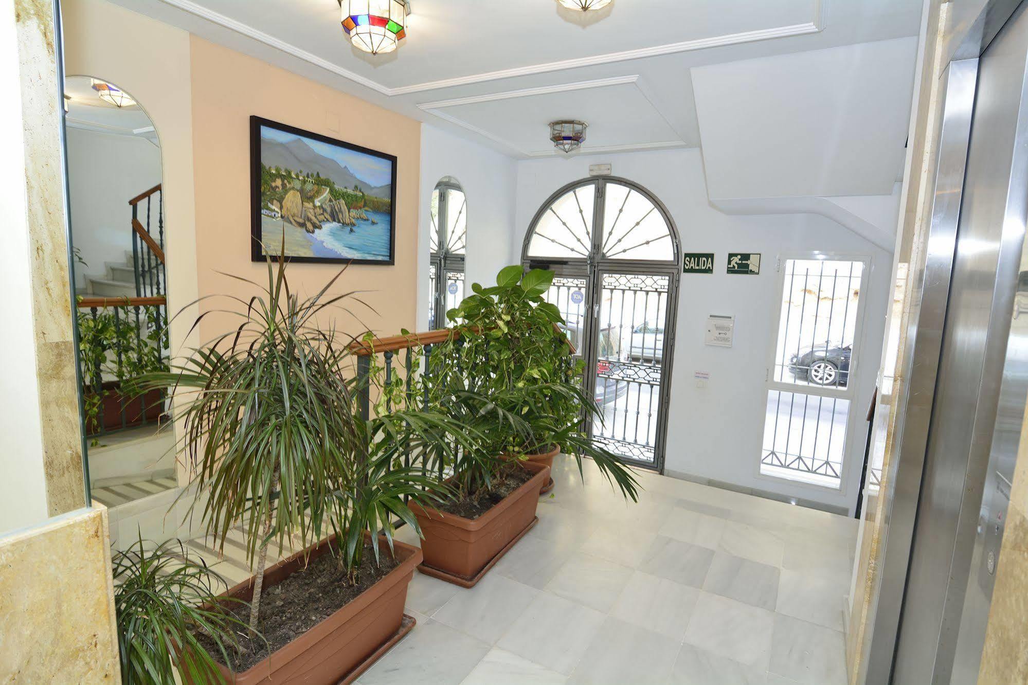 Apartamentos Hc Burriana Playa Nerja Buitenkant foto